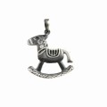 wisiorek konik