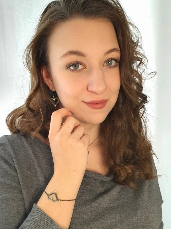 Bransoletka srebrna z serduszkiem.