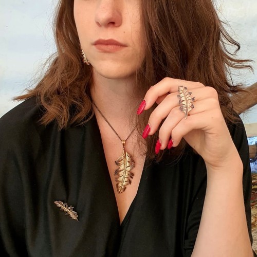 Duże pióro wisior srebrny.