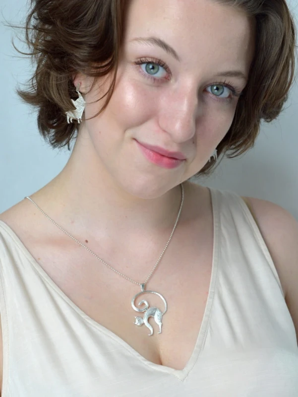 Oryginalny wisior z kotem.