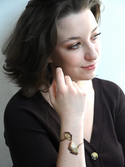 Bransoletka srebrna z miłorzębami.