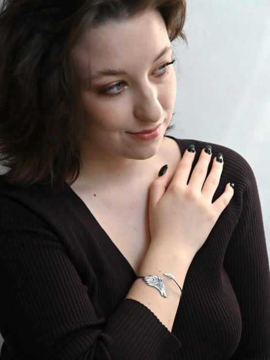Bransoletka srebrna z wilkiem.
