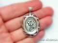 Wisiorek srebrny - Medalion ze stokrotką