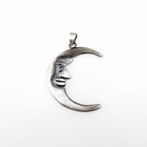 Srebrna biżuteria artystyczna.