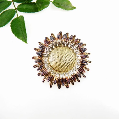 Broszka srebrna ze słonecznikiem.