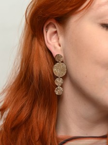 Oryginalne kolczyki duże pozłocone.