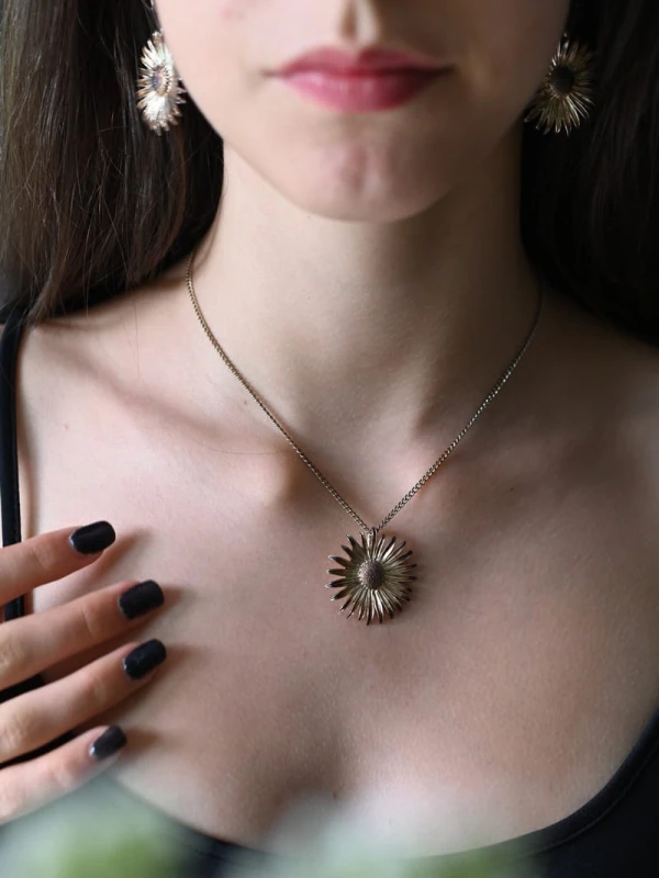 Oryginalna zawieszka handmade z kwiatem.