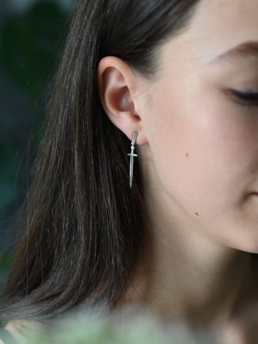 Kolczyki z mieczami srebrnymi.