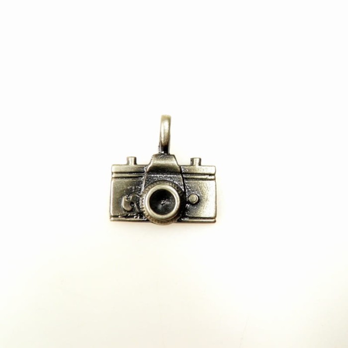 Aparat fotograficzny zawieszka srebrna.
