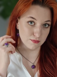 Pierścionek z sugilitem.