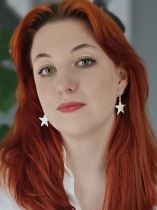 Kolczyki z gwiazdkami.