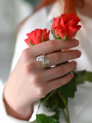 Pierścionek z winogronem.