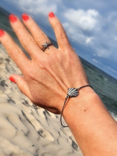 Bransoletka z muszelką.