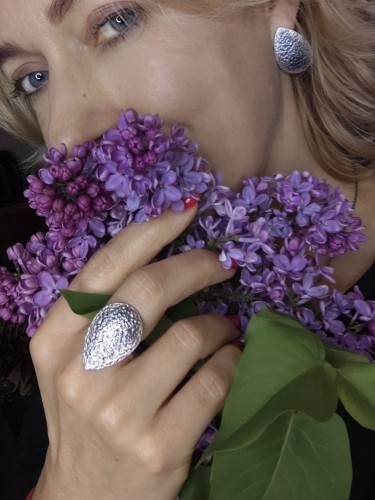 Pierścionek z łezką.