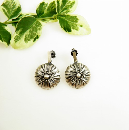 Kolczyki srebrne z bławatkami.