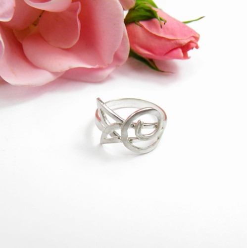 Oryginalny pierścionek srebrny.