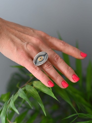 Pierścionek z okiem.