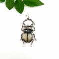 Oryginalna zawieszka ze skarabeuszem szarym.