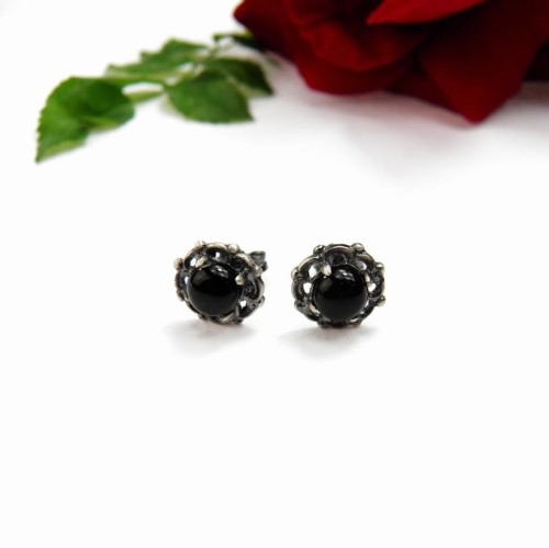 Małe kolczyki  z onyksem.