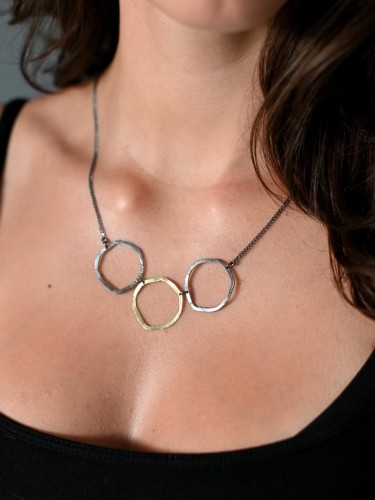 Naszyjnik z kółkami srebrny.