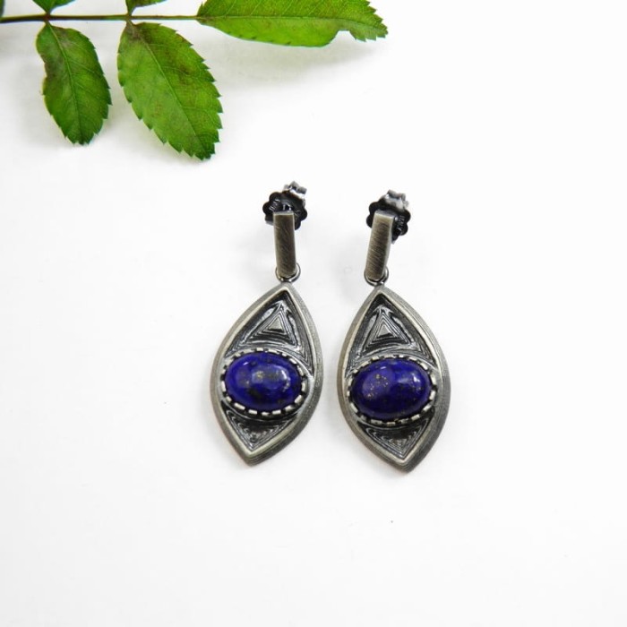 Kolczyki z lapis lazuli.