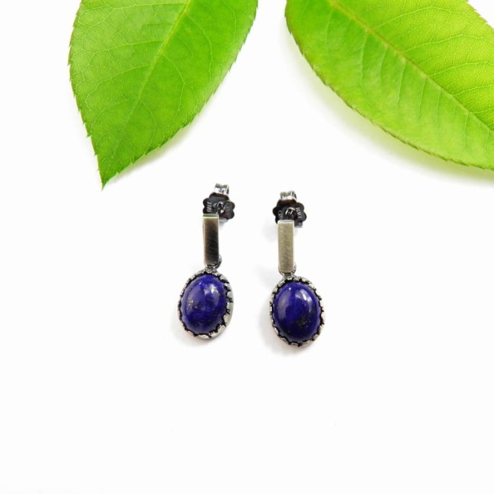 Kolczyki z lapis lazuli.