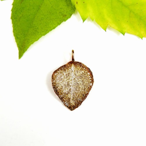 Zawieszka z listkiem.