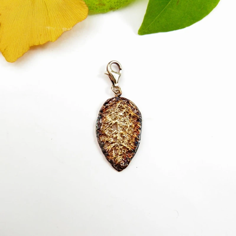 Listek charm.