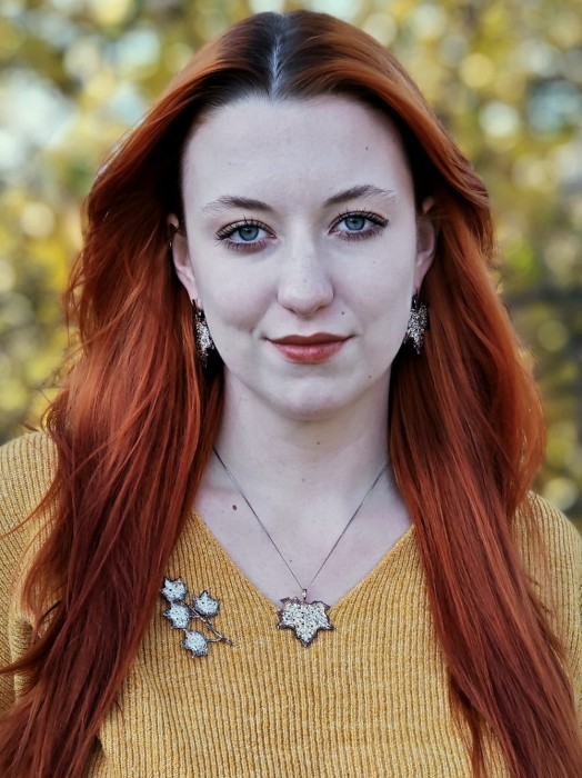 Gałązka klonu broszka.