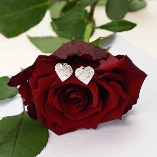 Kolczyki małe serduszka.