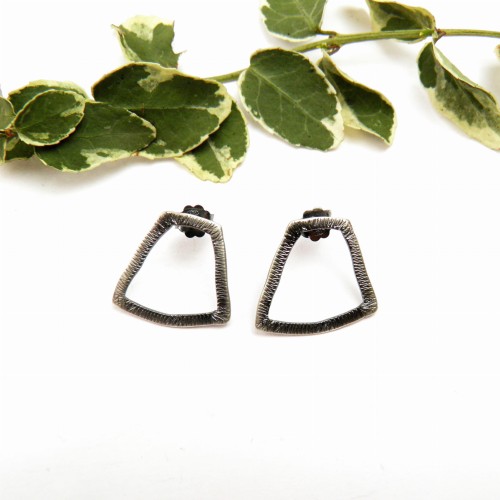 Kolczyki minimalistyczne.