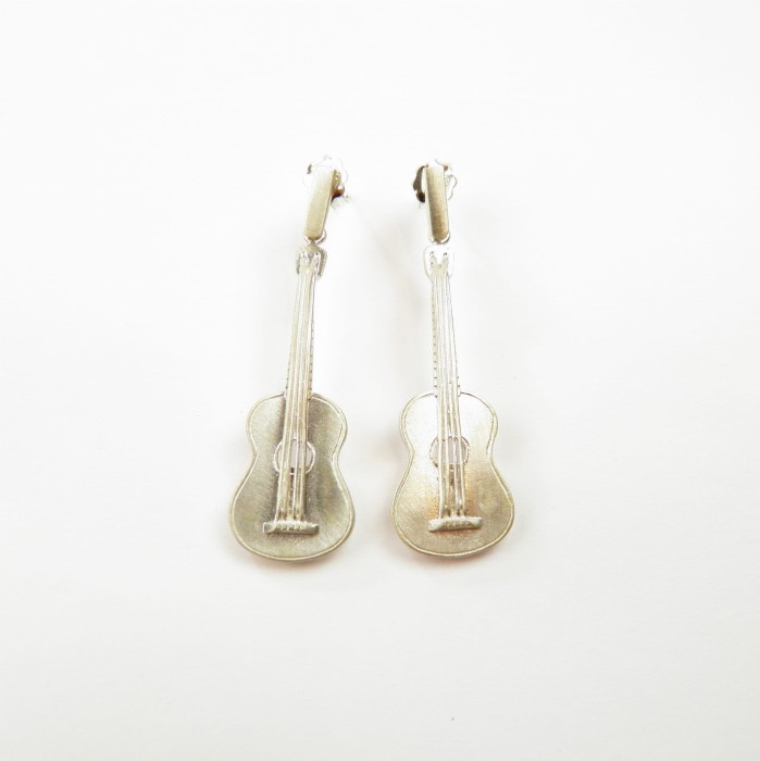 Kolczyki z gitarą.