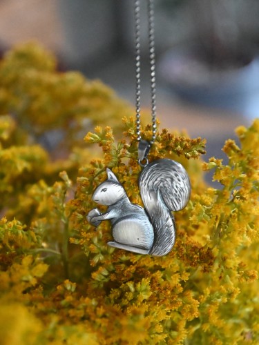 Zawieszka z wiewiórką.