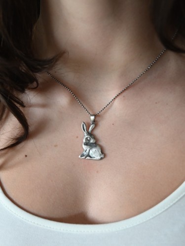 Zawieszka z zającem szarym.