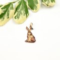 Zawieszka z zającem brązowym.