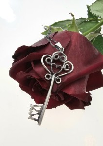 Wisiorek - Klucz szary duży