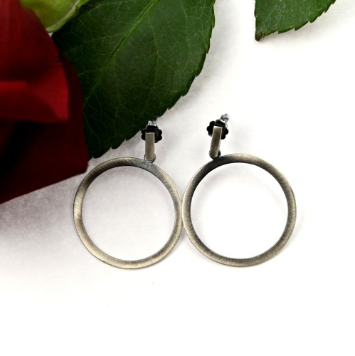 Koła kolczyki szare.