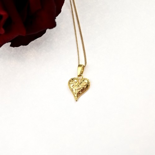 Zawieszka z serduszkiem pozłocone.