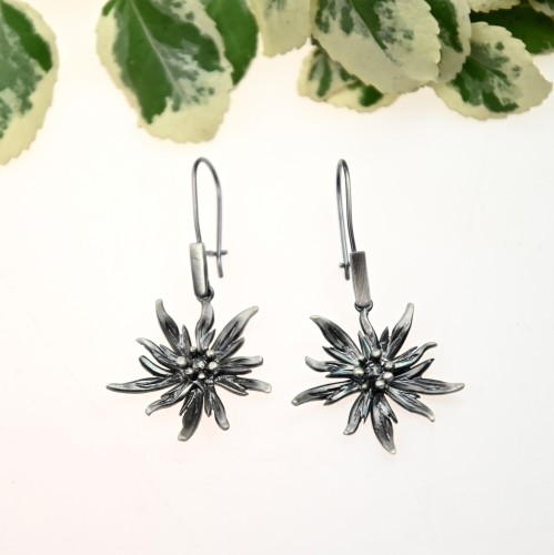 Kolczyki z szarotkami.