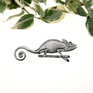 Broszka- Mały kameleon szary