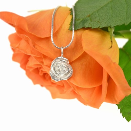 Zawieszka z różą małą