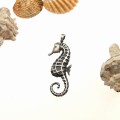 srebrna-bizuteria-artystyczna-wisiorek-z-konikiem-morskim-venus-galeria.jpg