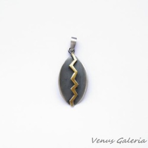 Wisiorek - Zygzak szary